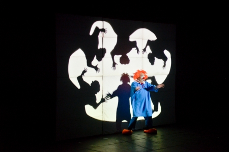 International absurd humor at the National Theatre: the performance of the Maski Theatre