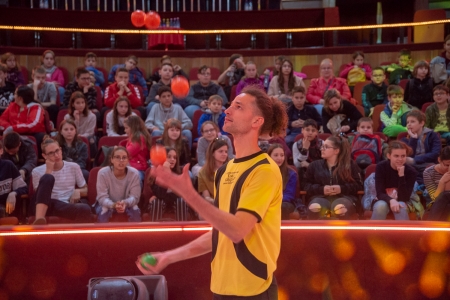 Rendhagyó biológia óra a manézsban a Tanulj cirkuszt artistáival!