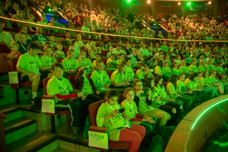 Ajánlatok cégeknek - Repülőcirkusz előadásunkat a COOL Klíma dolgozói is megtekintették!